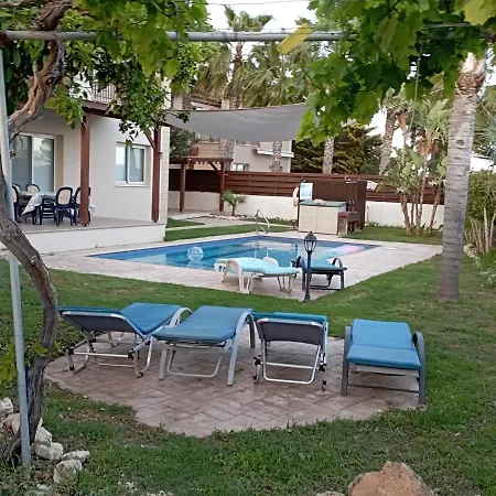 Sirens Licence Number 00792 Holiday home *